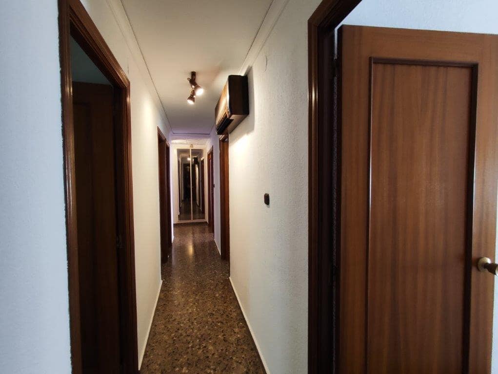 Piso de 3 habitaciones en Dénia en venta - 220.000 € (Ref: 9834830)