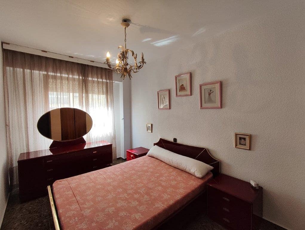 Piso de 3 habitaciones en Dénia en venta - 220.000 € (Ref: 9834830)