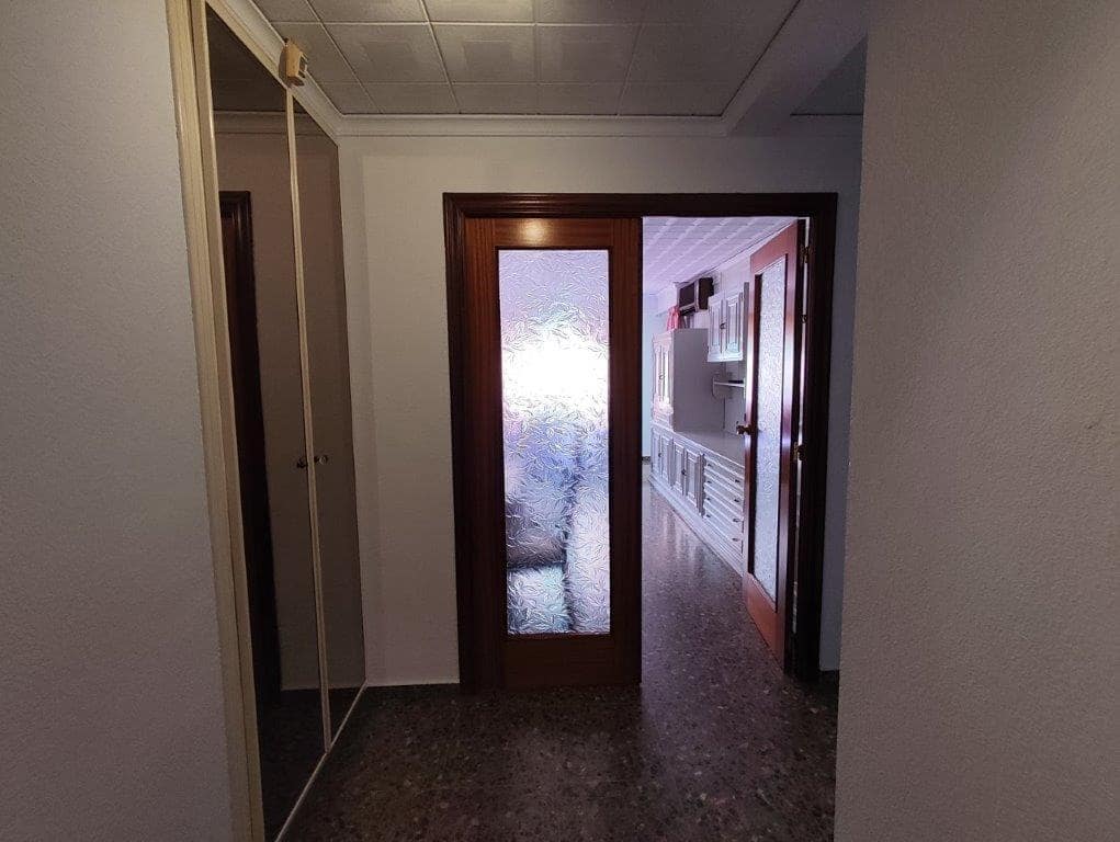 Piso de 3 habitaciones en Dénia en venta - 220.000 € (Ref: 9834830)