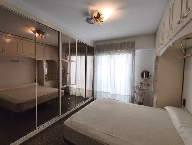 Piso de 3 habitaciones en Dénia en venta - 220.000 € (Ref: 9834830)