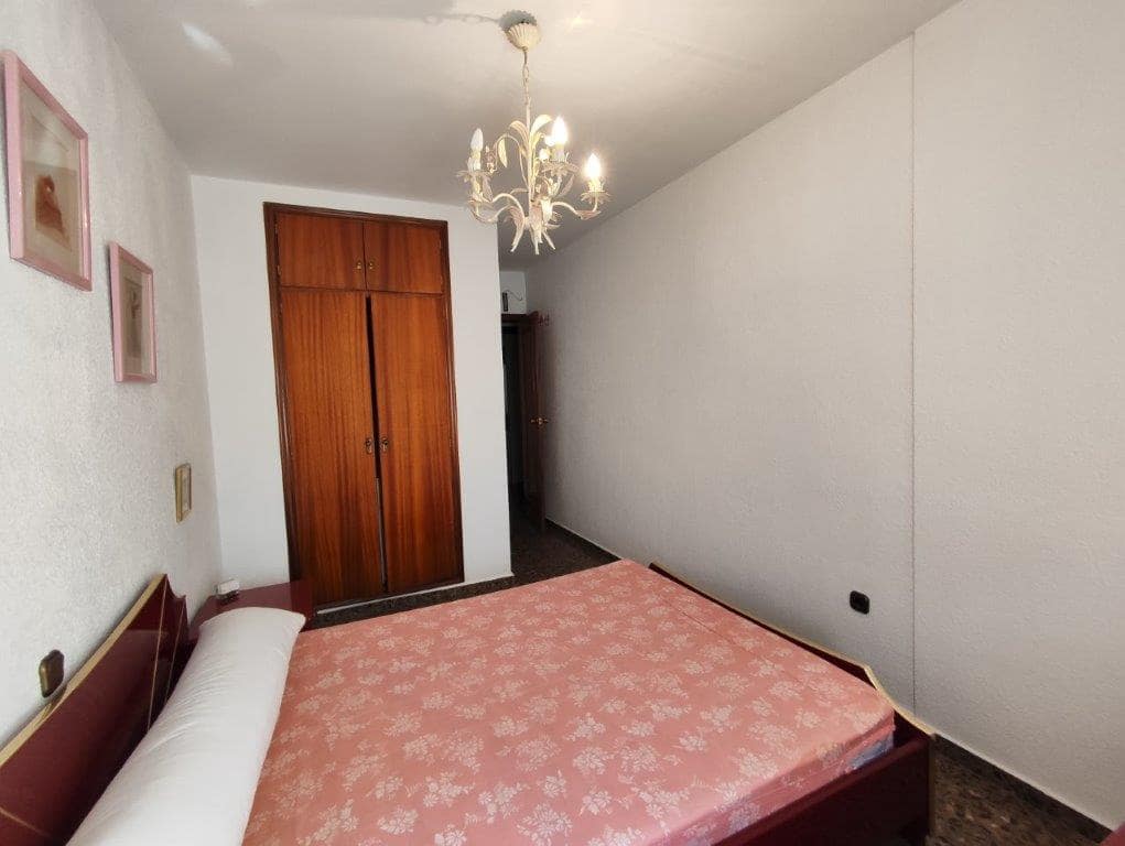 Piso de 3 habitaciones en Dénia en venta - 220.000 € (Ref: 9834830)