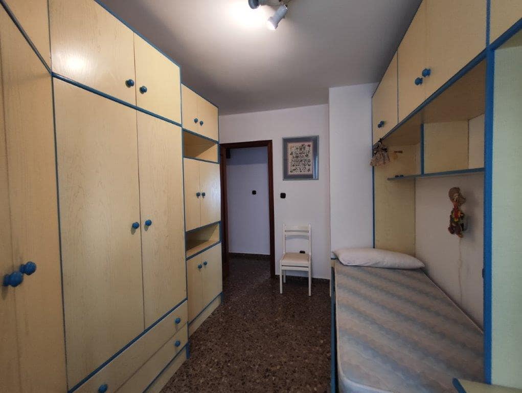Piso de 3 habitaciones en Dénia en venta - 220.000 € (Ref: 9834830)