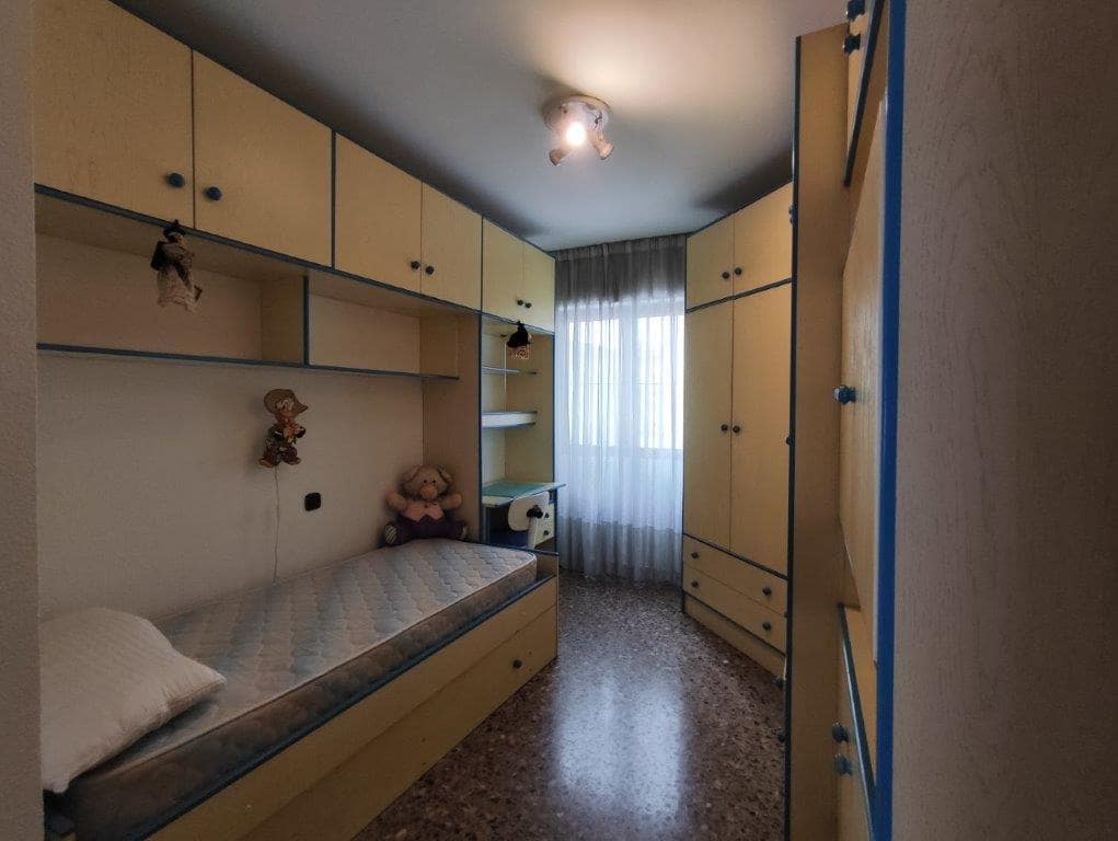 Piso de 3 habitaciones en Dénia en venta - 220.000 € (Ref: 9834830)
