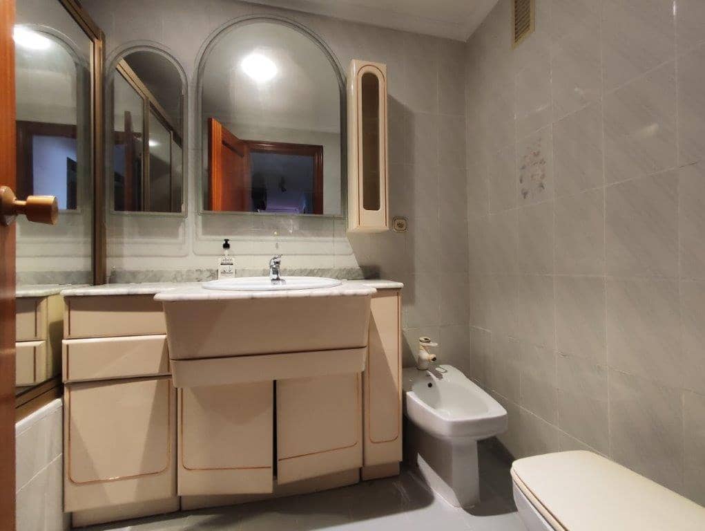 Piso de 3 habitaciones en Dénia en venta - 220.000 € (Ref: 9834830)
