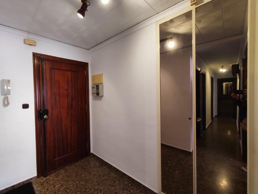 Piso de 3 habitaciones en Dénia en venta - 220.000 € (Ref: 9834830)