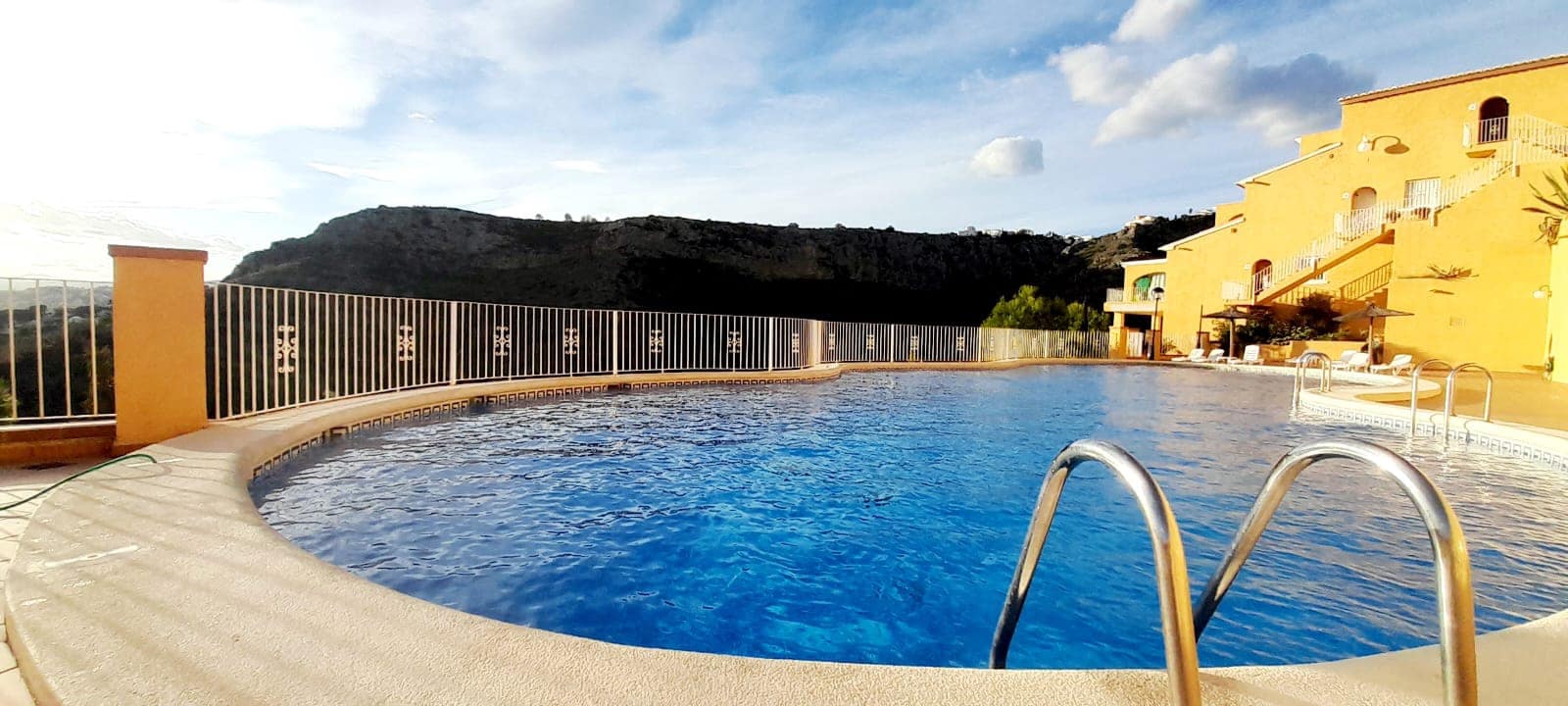 2 soveværelse Rækkehus til salg i Benitachell / Benitatxell med swimmingpool garage - € 190.000 (Ref: 9844764)