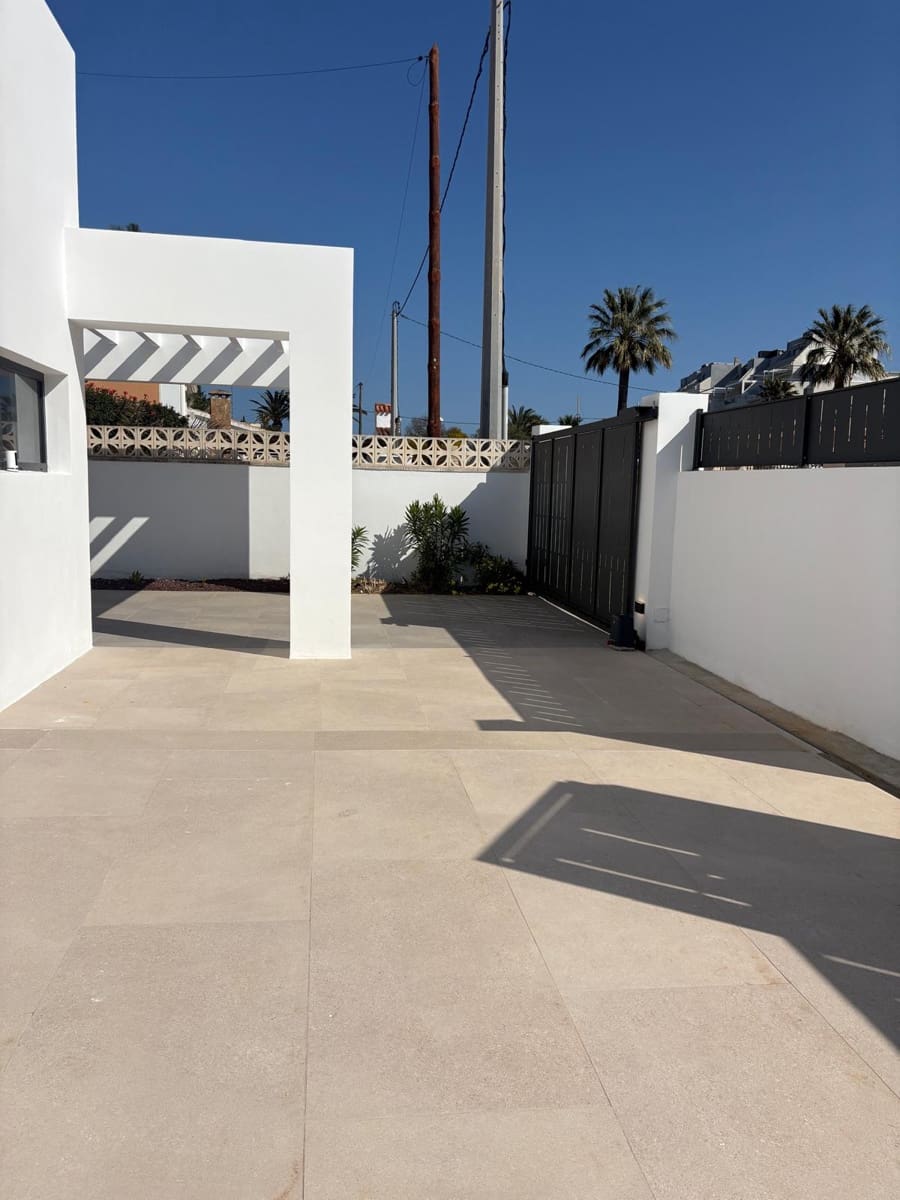 3 soveværelse Villa til salg i Denia - € 1.190.000 (Ref: 9849490)