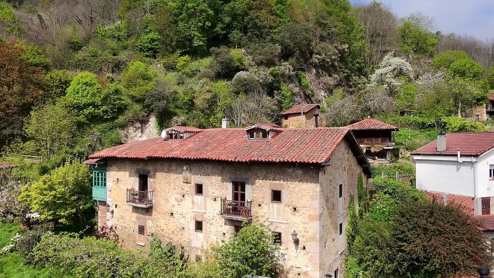 4 soveværelse Finca/Landehus til salg i Proaza - € 420.000 (Ref: 8969013)