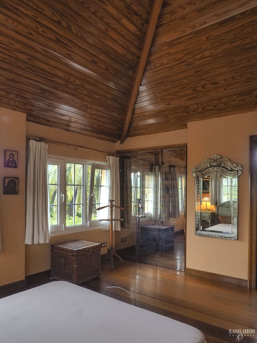 4 soveværelse Villa til salg i Gijon med swimmingpool garage - € 1.100.000 (Ref: 9000250)