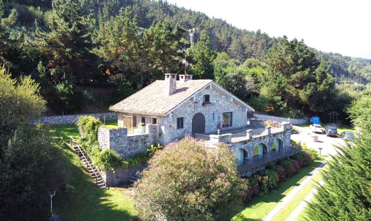 5 soveværelse Villa til salg i Llanes med garage - € 1.050.000 (Ref: 9022043)