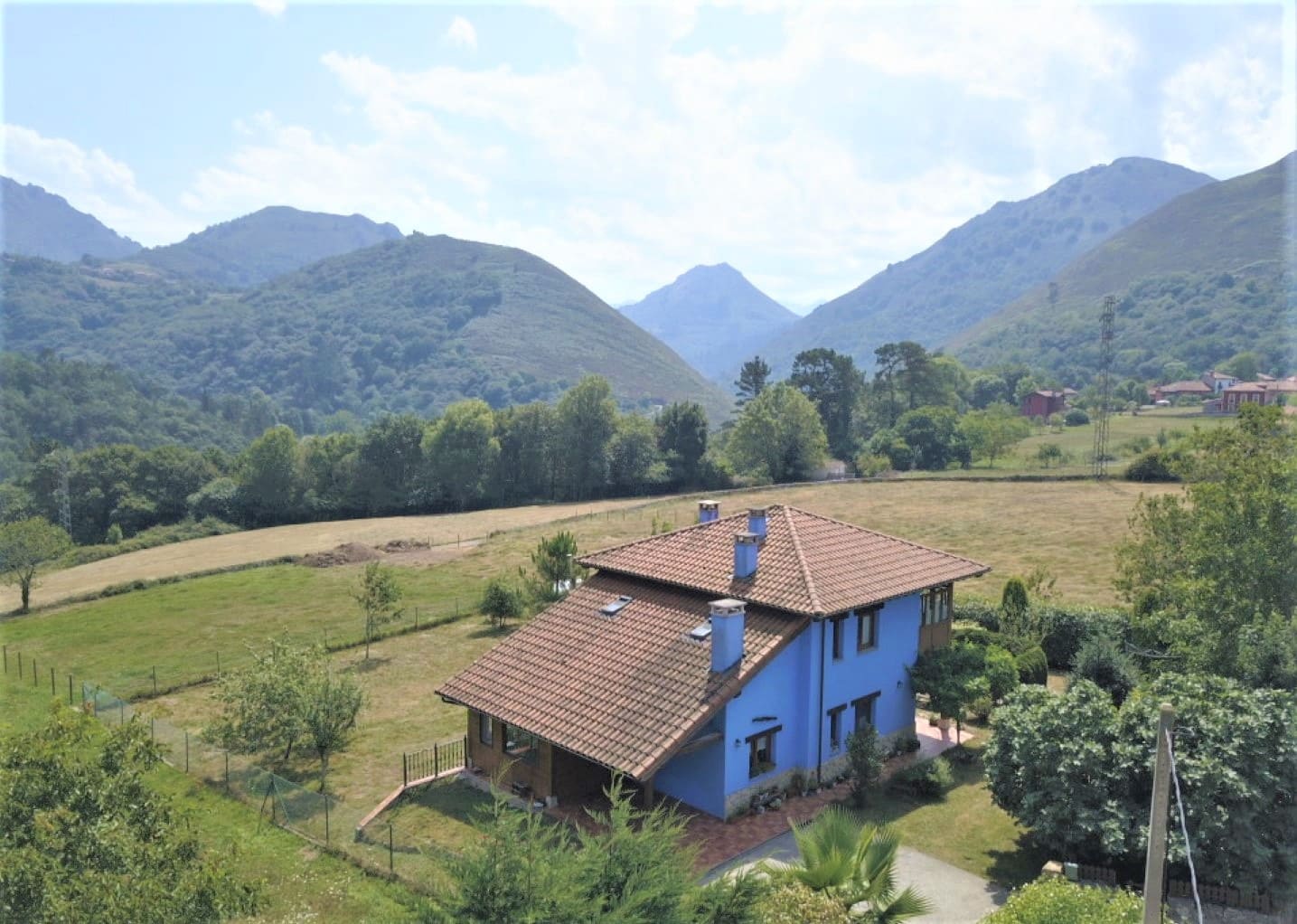 4 soveværelse Finca/Landehus til salg i Cangas de Onis med garage - € 420.000 (Ref: 9033469)