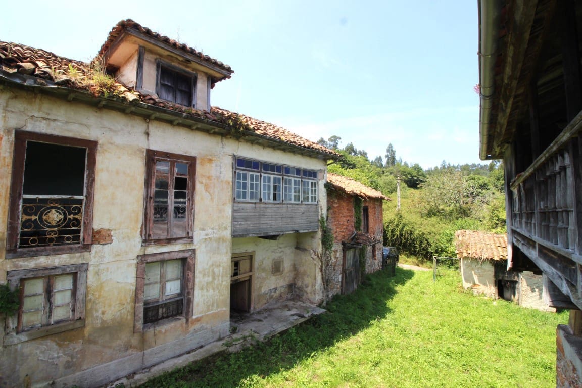 5 soveværelse Finca/Landehus til salg i Castrillon med garage - € 185.000 (Ref: 9033552)