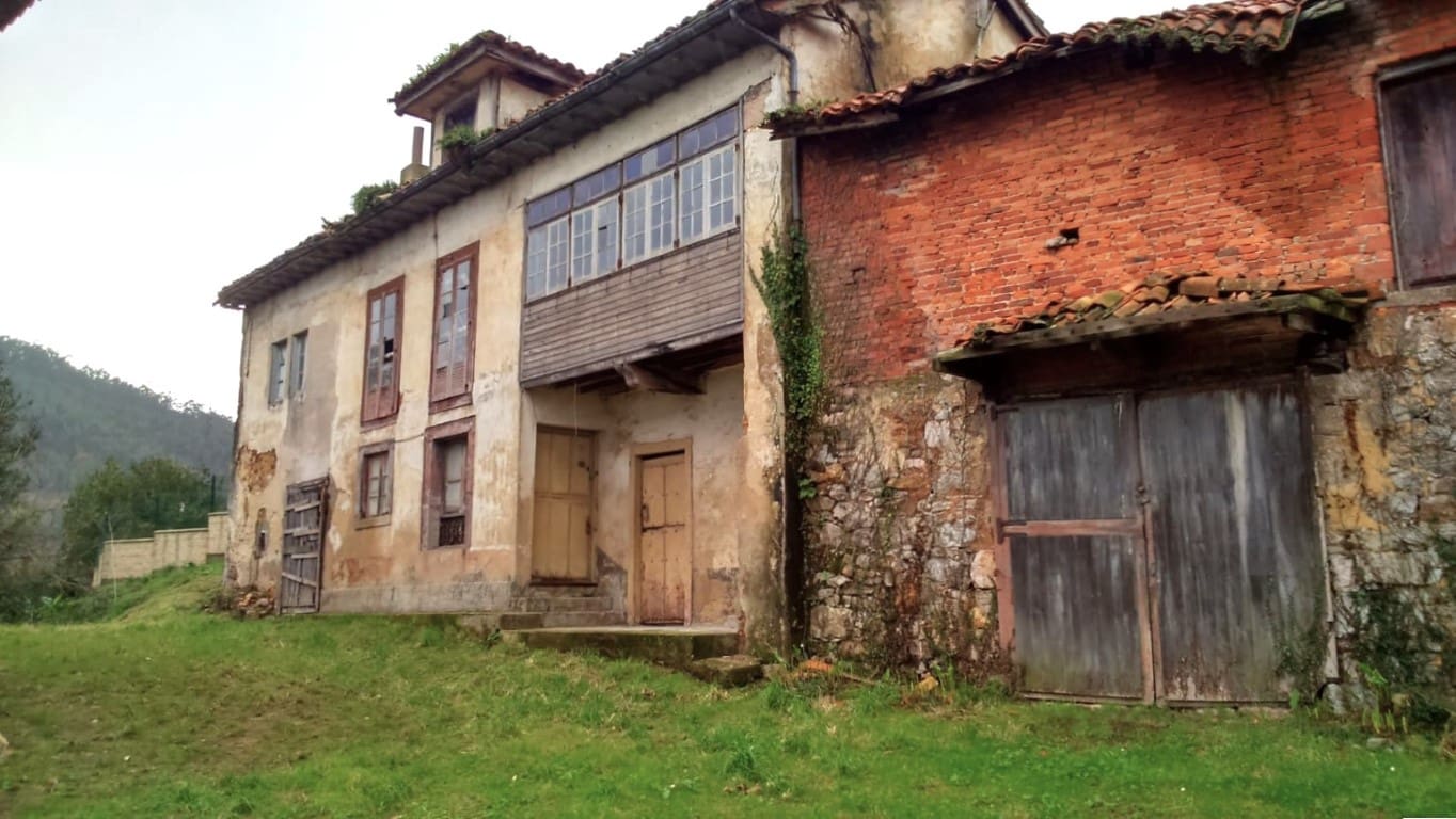 5 soveværelse Finca/Landehus til salg i Castrillon med garage - € 185.000 (Ref: 9033552)