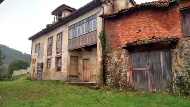 5 bedroom Finca/Country House for sale in Castrillón with garage - € 185,000 (Ref: 9033552)