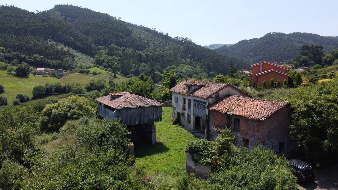 5 soveværelse Finca/Landehus til salg i Castrillon med garage - € 185.000 (Ref: 9033552)