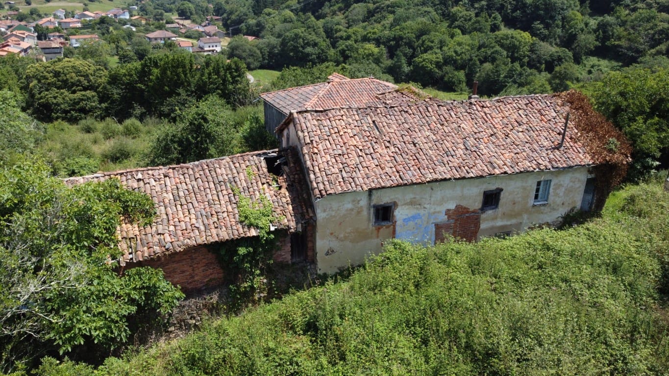 5 soveværelse Finca/Landehus til salg i Castrillon med garage - € 185.000 (Ref: 9033552)