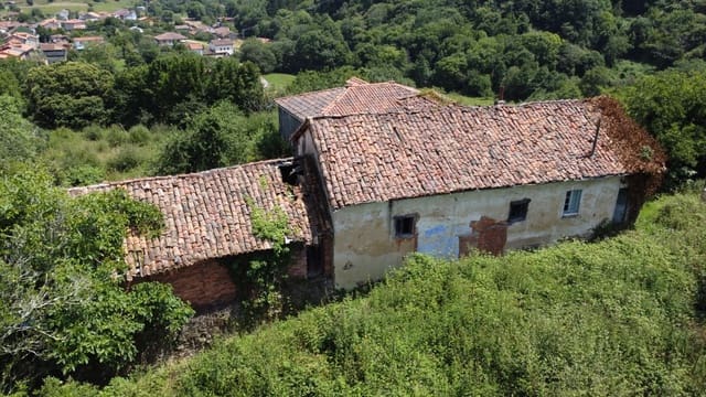 5 bedroom Finca/Country House for sale in Castrillón with garage - € 185,000 (Ref: 9033552)