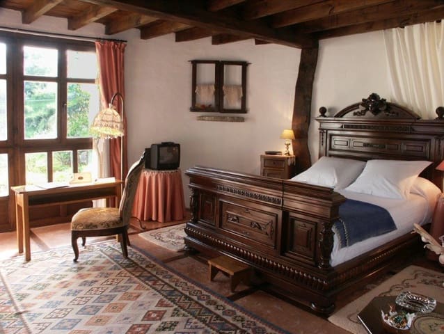 11 bedroom Finca/Country House for sale in Peñamellera Baja - € 690,000 (Ref: 9035462)