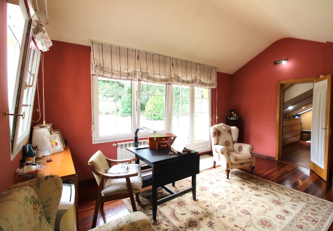 4 soveværelse Villa til salg i Parres med swimmingpool garage - € 640.000 (Ref: 9035855)