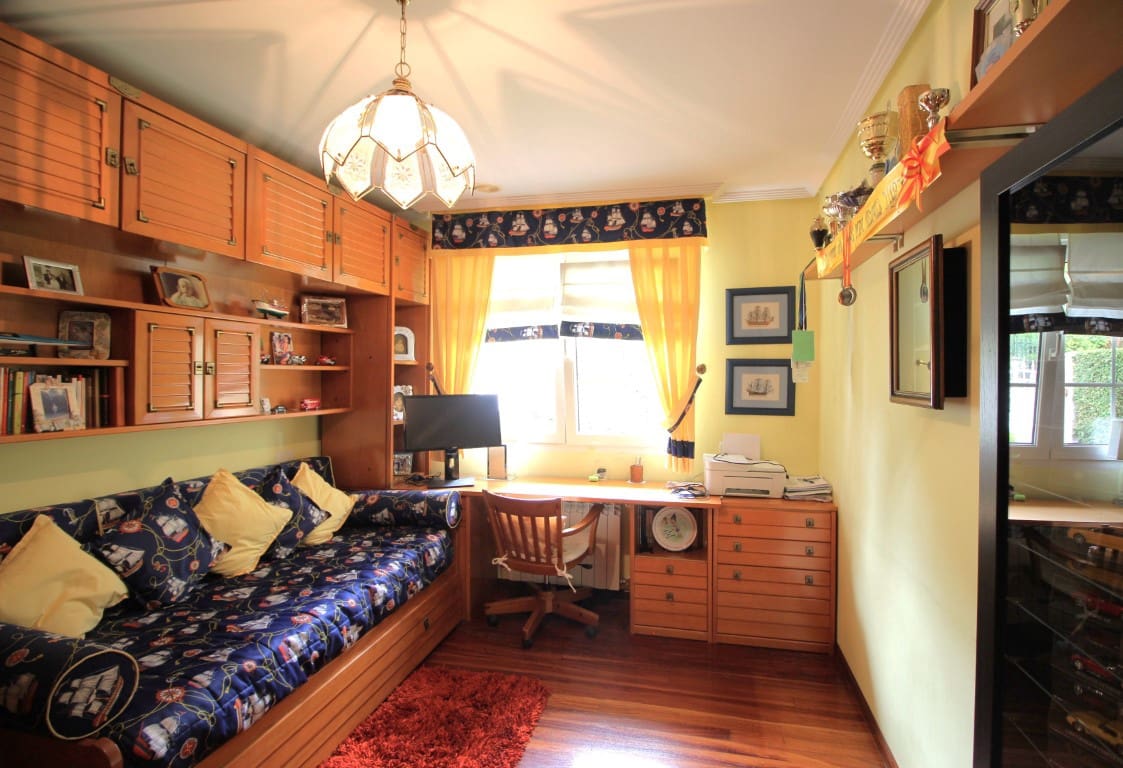 4 soveværelse Villa til salg i Parres med swimmingpool garage - € 640.000 (Ref: 9035855)