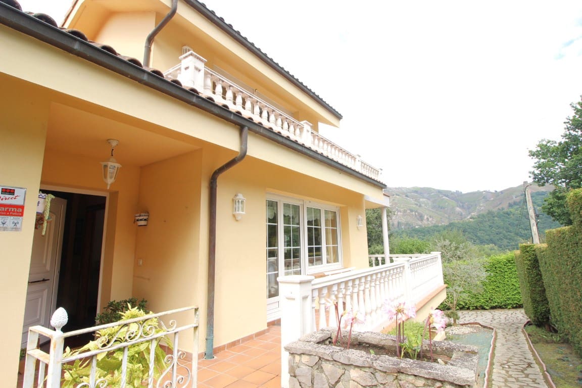 4 soveværelse Villa til salg i Parres med swimmingpool garage - € 640.000 (Ref: 9035855)