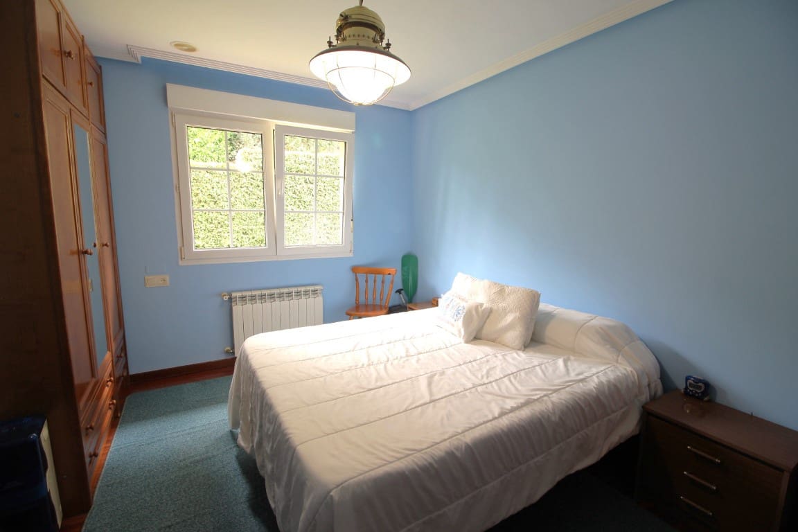 4 soveværelse Villa til salg i Parres med swimmingpool garage - € 640.000 (Ref: 9035855)