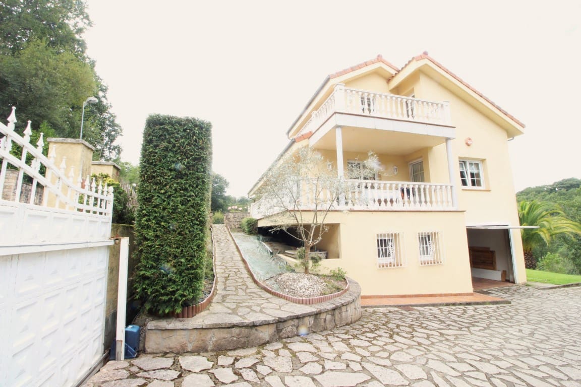 4 soveværelse Villa til salg i Parres med swimmingpool garage - € 640.000 (Ref: 9035855)