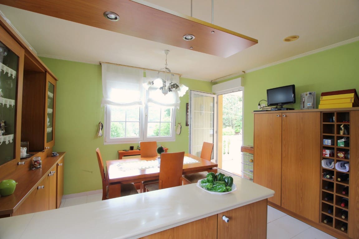 4 soveværelse Villa til salg i Parres med swimmingpool garage - € 640.000 (Ref: 9035855)