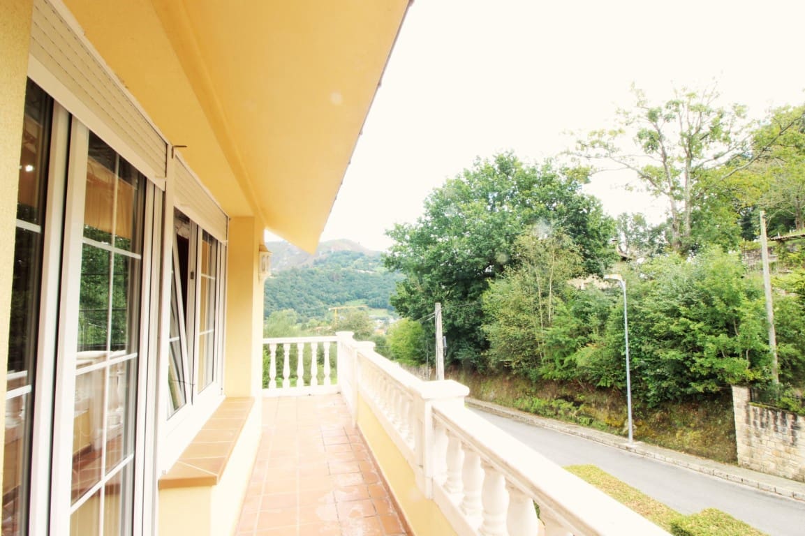 4 soveværelse Villa til salg i Parres med swimmingpool garage - € 640.000 (Ref: 9035855)