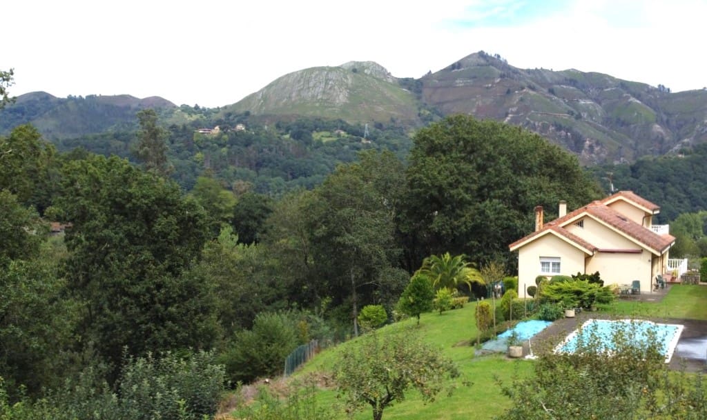 4 soveværelse Villa til salg i Parres med swimmingpool garage - € 640.000 (Ref: 9035855)