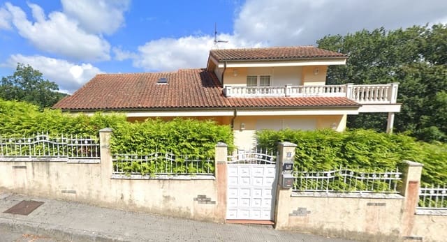 4 soveværelse Villa til salg i Parres med swimmingpool garage - € 640.000 (Ref: 9035855)