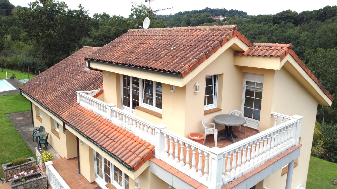 4 soveværelse Villa til salg i Parres med swimmingpool garage - € 640.000 (Ref: 9035855)