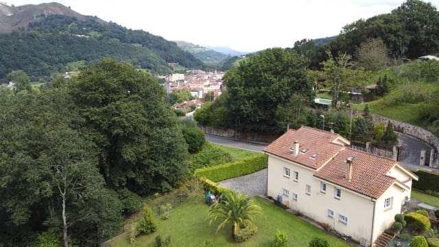 4 soveværelse Villa til salg i Parres med swimmingpool garage - € 640.000 (Ref: 9035855)