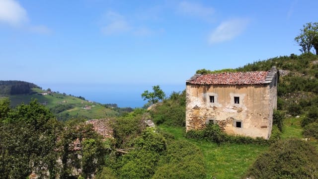 Undeveloped Land for sale in Cudillero - € 3,400,000 (Ref: 9058150)