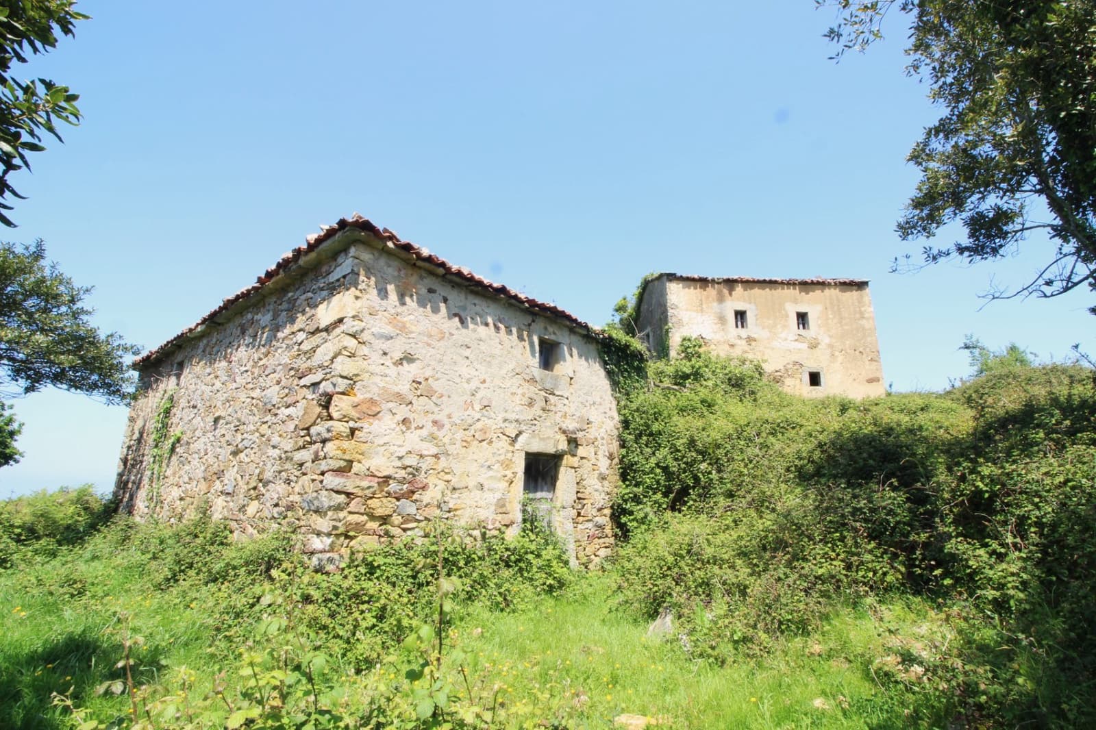 Grunde uden byggetilladelser til salg i Cudillero - € 3.400.000 (Ref: 9058150)