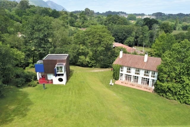 15 bedroom Hotel for sale in Llanes with garage - € 1,950,000 (Ref: 9061887)