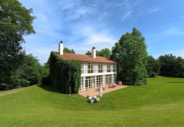 15 bedroom Hotel for sale in Llanes with garage - € 1,950,000 (Ref: 9061887)