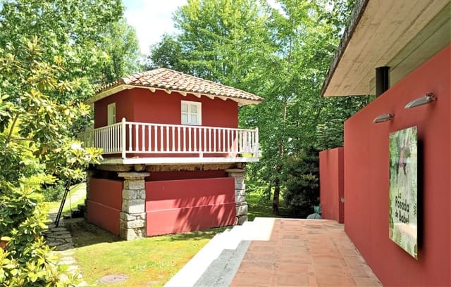 15 bedroom Hotel for sale in Llanes with garage - € 1,950,000 (Ref: 9061887)