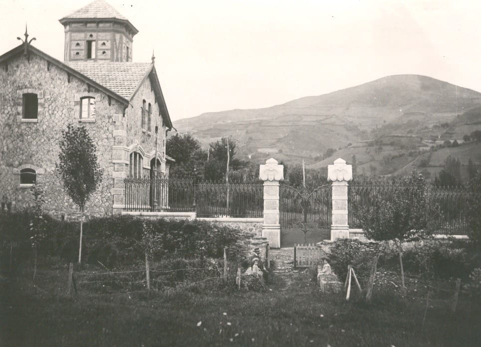 9 soveværelse Finca/Landehus til salg i Salas med garage - € 2.950.000 (Ref: 9061918)