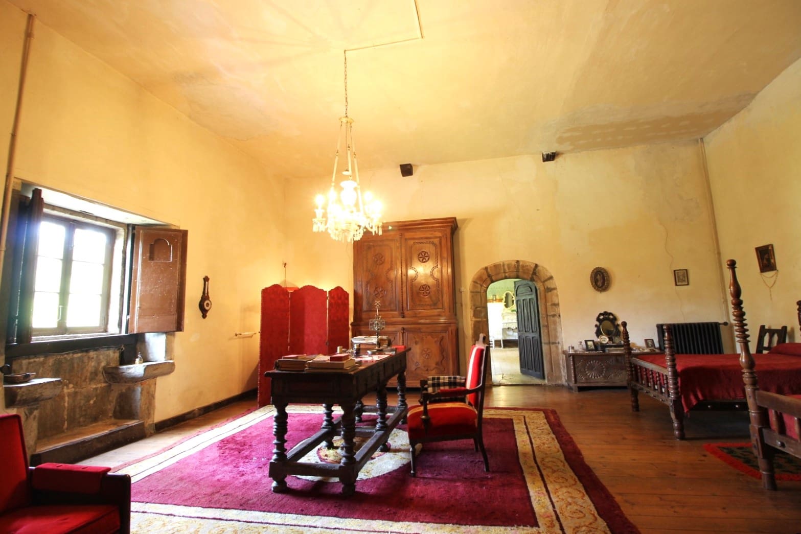 9 soveværelse Finca/Landehus til salg i Salas med garage - € 2.950.000 (Ref: 9061918)