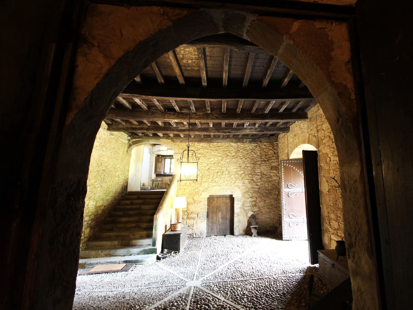 9 soveværelse Finca/Landehus til salg i Salas med garage - € 2.950.000 (Ref: 9061918)