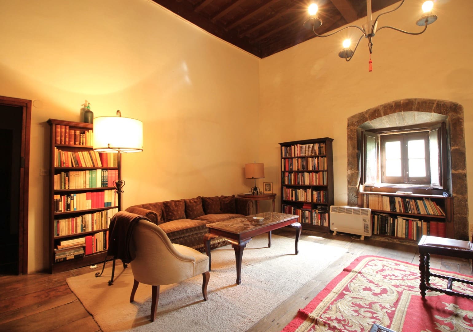 9 soveværelse Finca/Landehus til salg i Salas med garage - € 2.950.000 (Ref: 9061918)