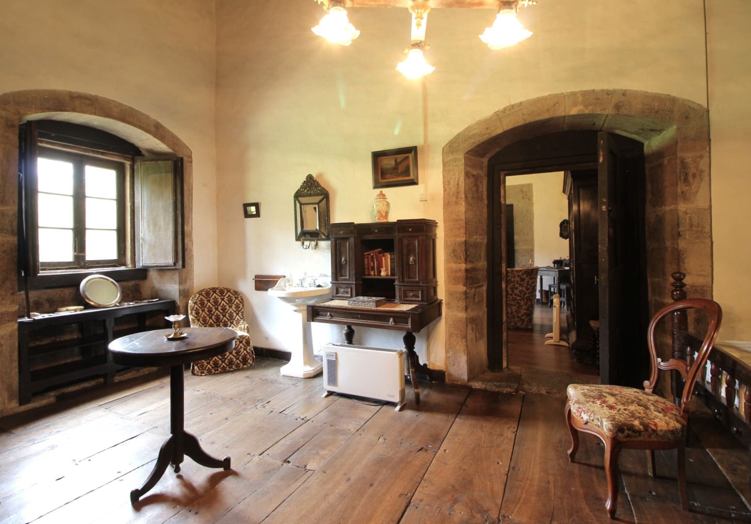 9 soveværelse Finca/Landehus til salg i Salas med garage - € 2.950.000 (Ref: 9061918)