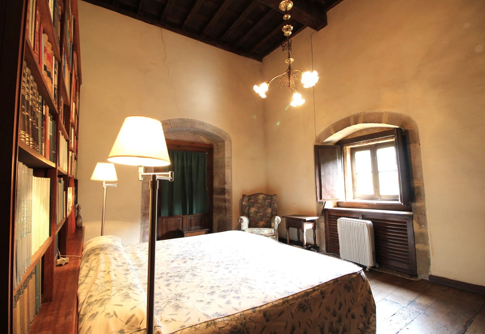 9 soveværelse Finca/Landehus til salg i Salas med garage - € 2.950.000 (Ref: 9061918)