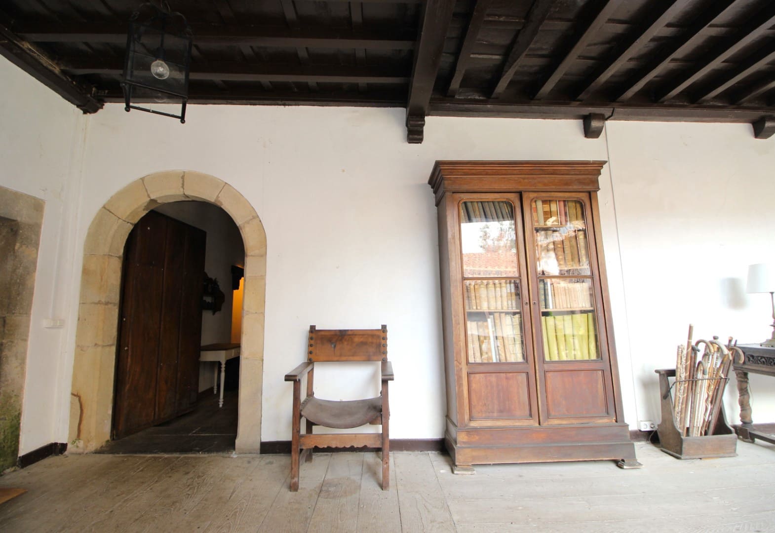 9 soveværelse Finca/Landehus til salg i Salas med garage - € 2.950.000 (Ref: 9061918)