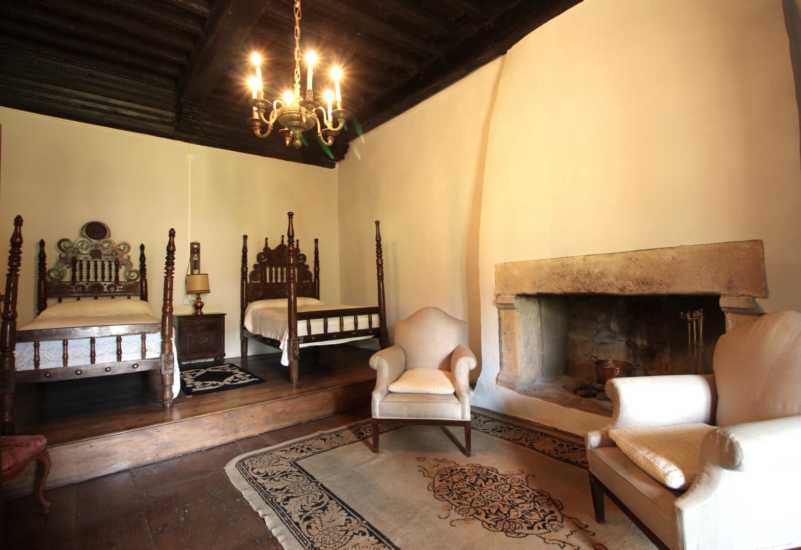 9 soveværelse Finca/Landehus til salg i Salas med garage - € 2.950.000 (Ref: 9061918)