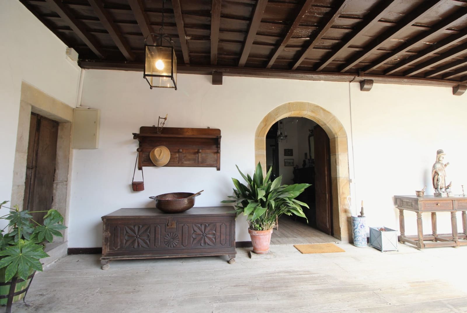 9 soveværelse Finca/Landehus til salg i Salas med garage - € 2.950.000 (Ref: 9061918)