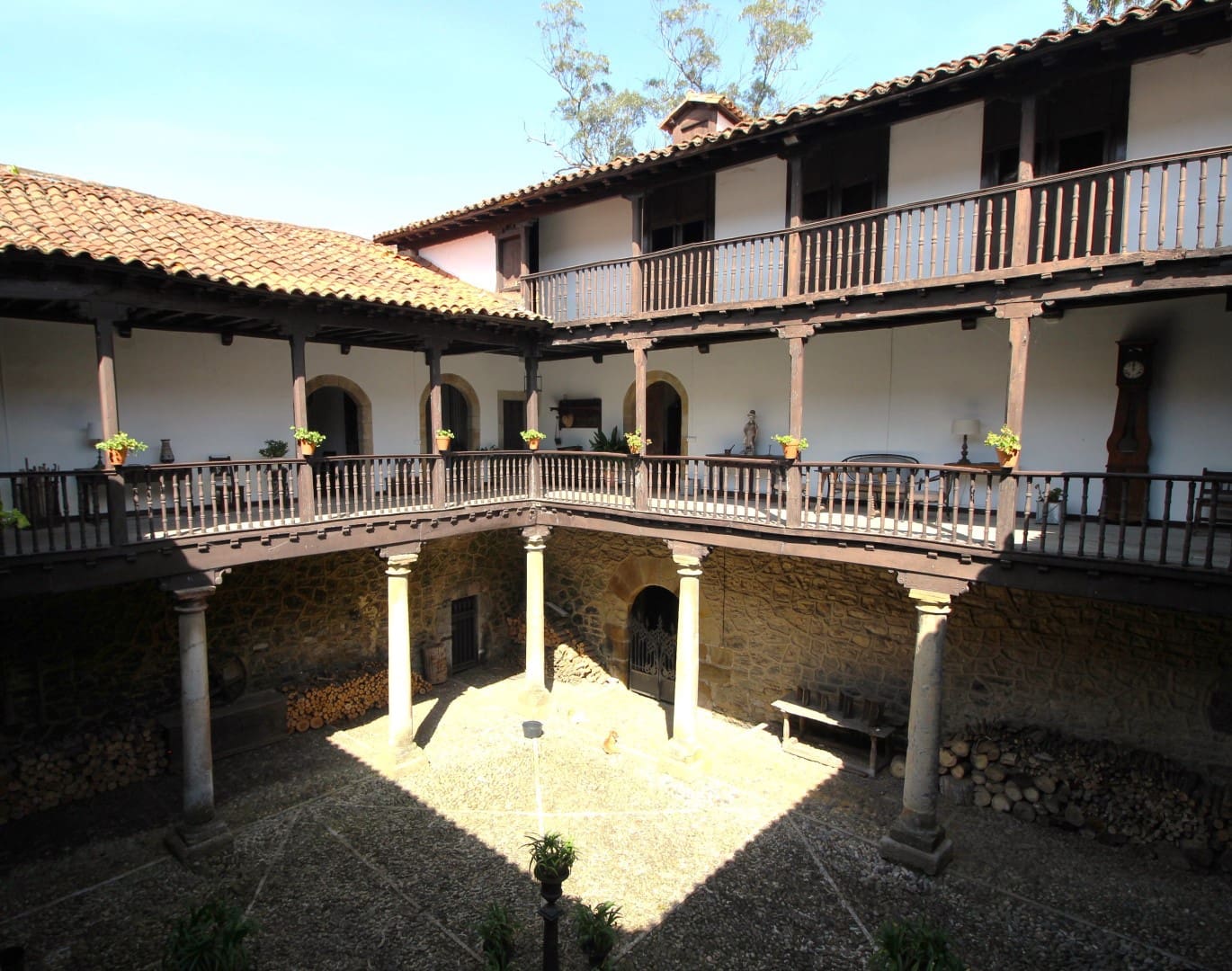 9 soveværelse Finca/Landehus til salg i Salas med garage - € 2.950.000 (Ref: 9061918)