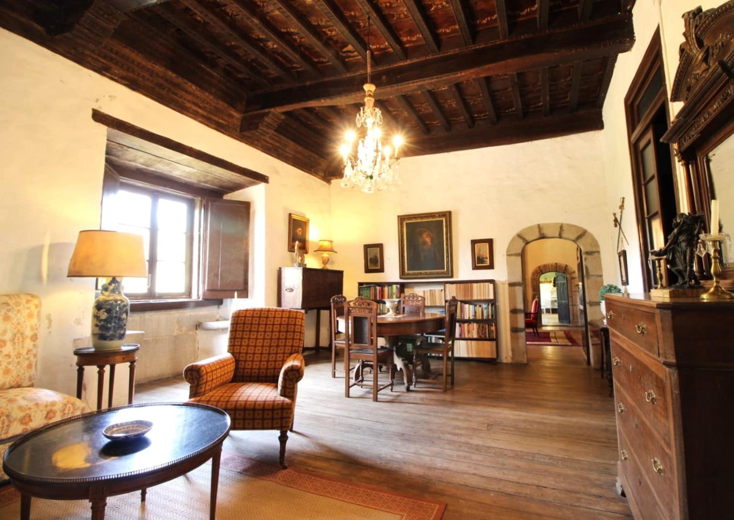 9 soveværelse Finca/Landehus til salg i Salas med garage - € 2.950.000 (Ref: 9061918)