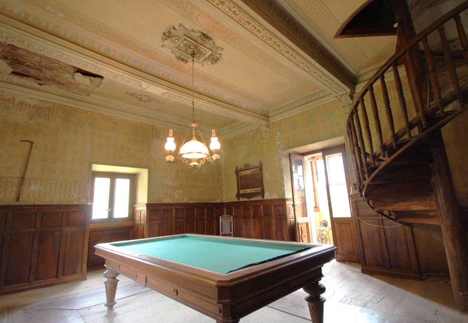 9 soveværelse Finca/Landehus til salg i Salas med garage - € 2.950.000 (Ref: 9061918)